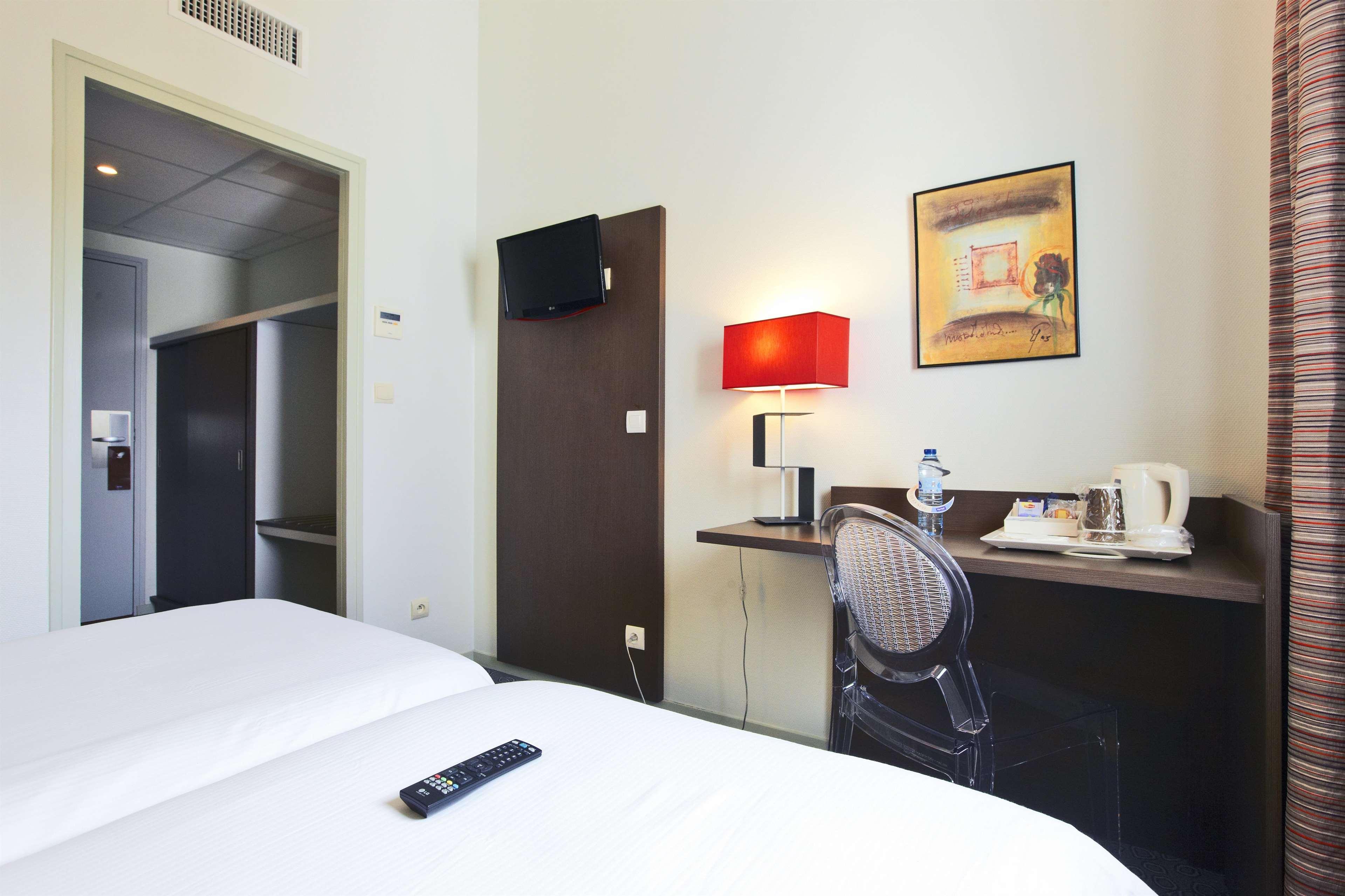 Hotel Kyriad La Rochelle Centre Ville Exterior photo