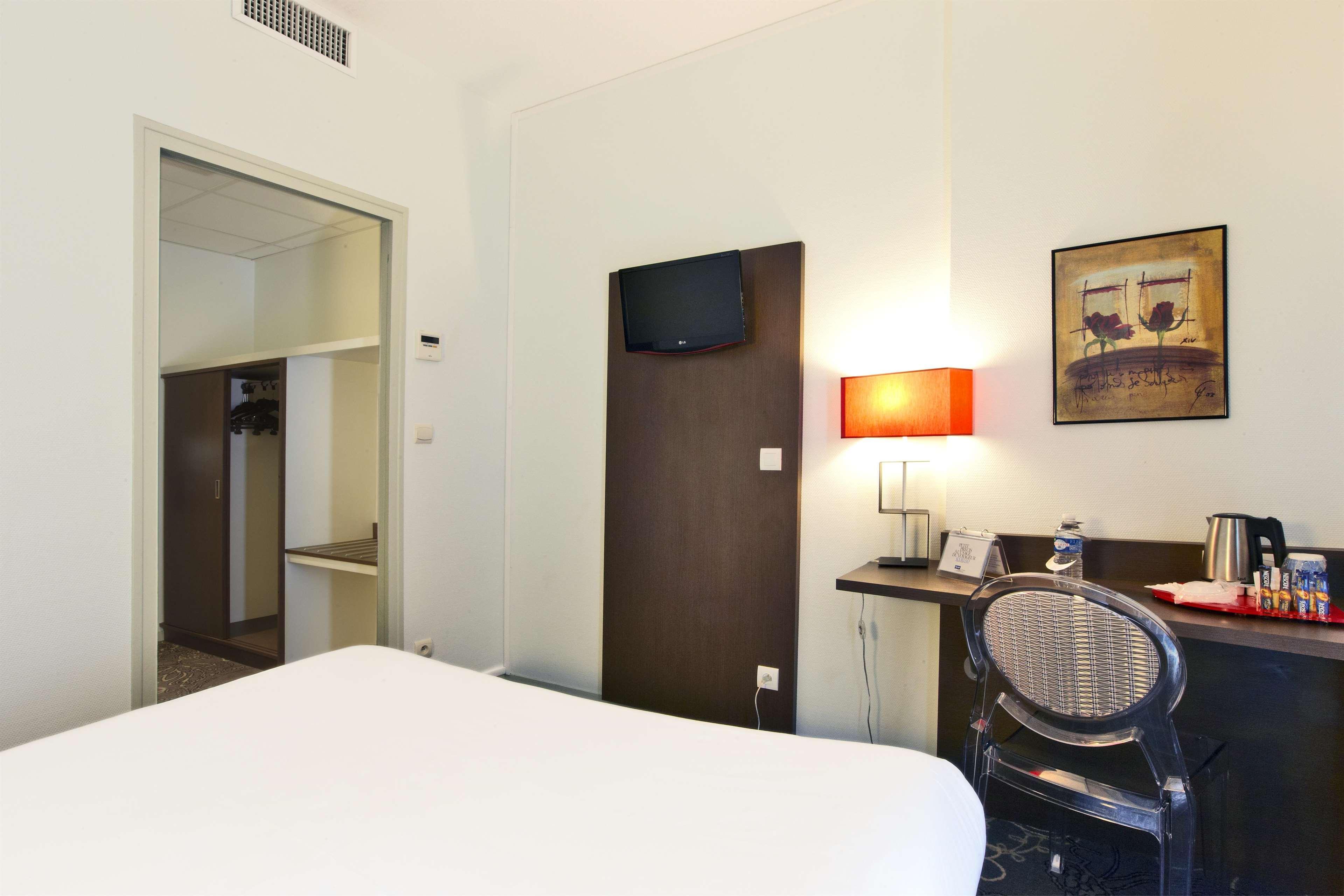 Hotel Kyriad La Rochelle Centre Ville Exterior photo